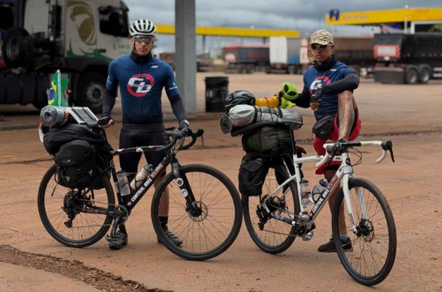 Do Entorno ao Chile de bicicleta: quem são os ciclistas por trás do desafio?