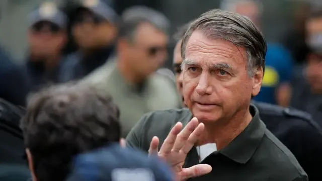 Bolsonaro tem piora da função renal e aumento de inflamação