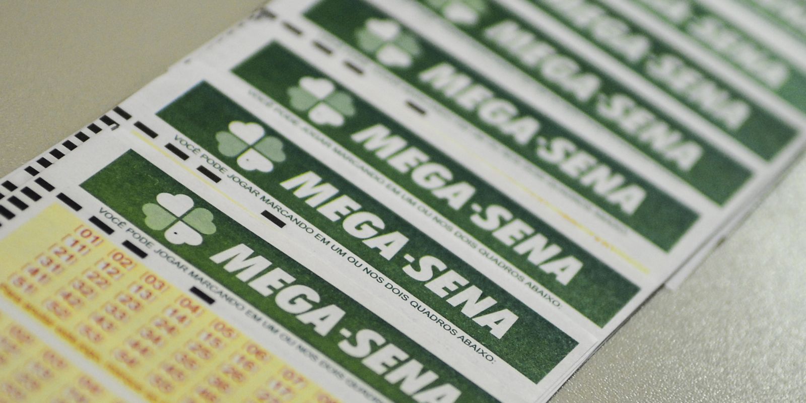 Mega-Sena acumula para R$ 115 milhões; sorteiro será realizado nesta terça (28)